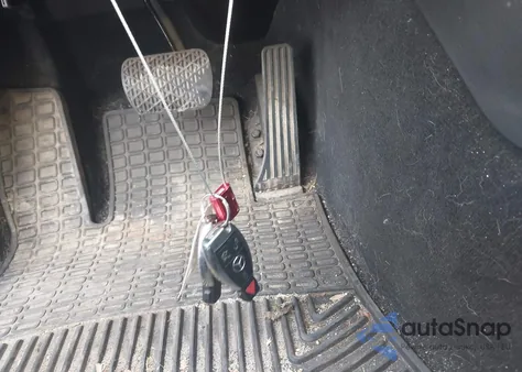 2014 Mercedes-Benz E 350 z USA, uszkodzony, nr VIN WDDHF5KB8EA777871